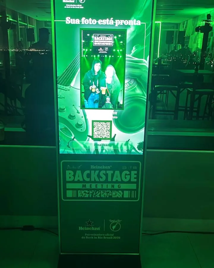 Totem cabine de fotos Heineken Backstage no Rock in Rio com foto pronta na tela